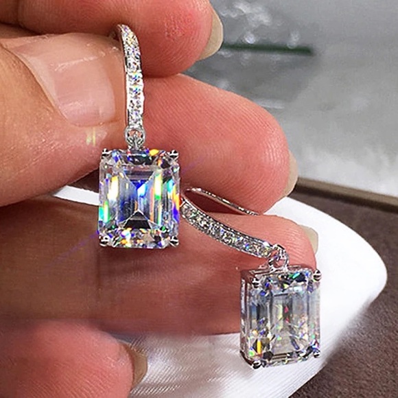 New Women’s 925 Silver Elegant Diamond Earrings - Picture 2 of 3